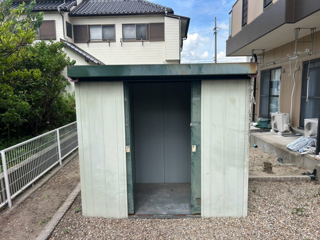 大治町で事務所移転にともなう不用品回収｜収納庫を現場で解体して撤去